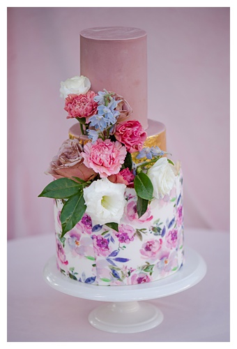 fine art romantic wedding cake, pastel colors